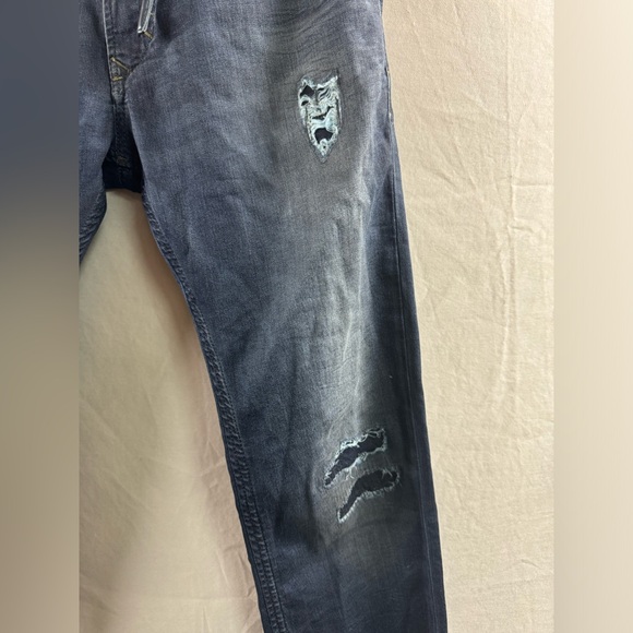 Diesel THAVAR SP-NE 0676E Slim-Skinny Distressed  Jogg Jeans - Picture 4 of 8